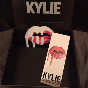 KYLIE COSMETICS DIRTY PEACH LIP KIT