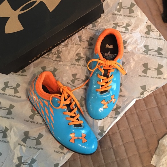 Under Armour  size 1.5 Youth Soccer Shoe