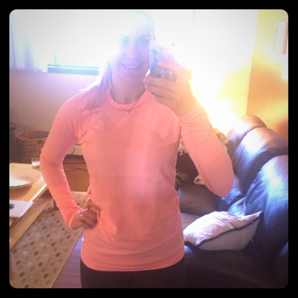 SOLD! Lululemon swiftly long sleeve