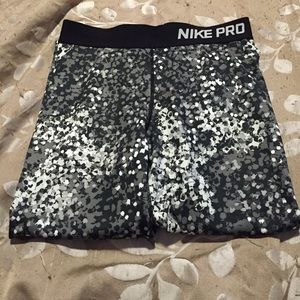 Nike pro ankle length leggings