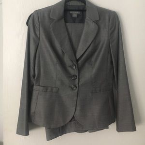 Ann Taylor suit size 6 petite Margo pant.