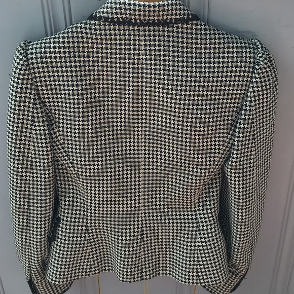 Beautiful, vintage Yves Saint Laurent jacket. - Picture 3 of 4