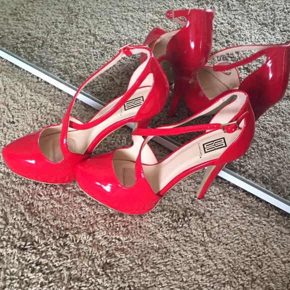 💋Red Patten Leather Heels💋 - Picture 2 of 4
