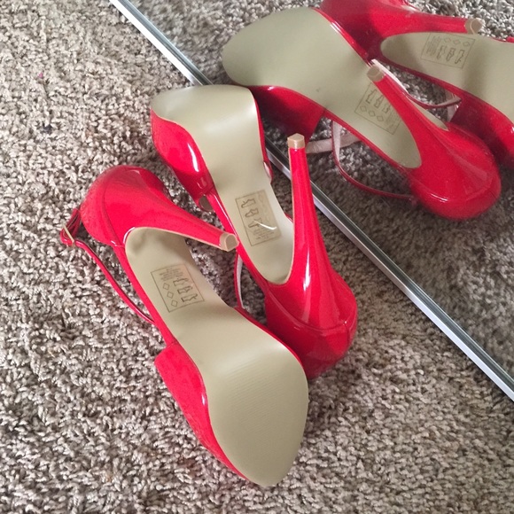 💋Red Patten Leather Heels💋 - Picture 3 of 4