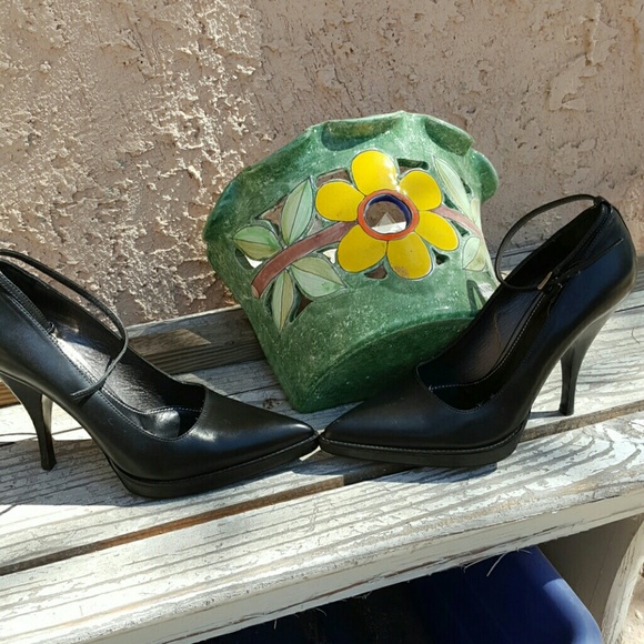 Prada.  FLASH $ - Picture 2 of 3