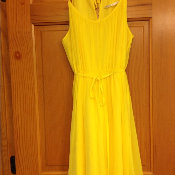 Susana Monaco Chiffon Tie Waist Keyhole Dress