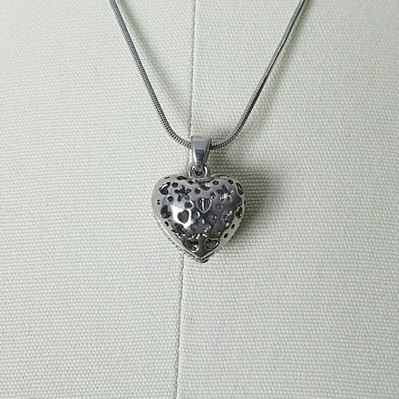 NWT American Eagle rhinestone heart necklace - Picture 3 of 3