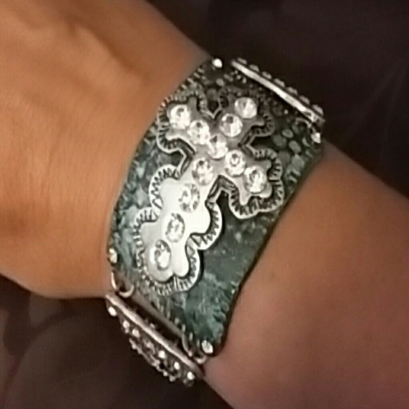 Cross Patina Bracelet - Picture 4 of 4