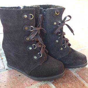 BEARPAW dark chocolate ankle boots