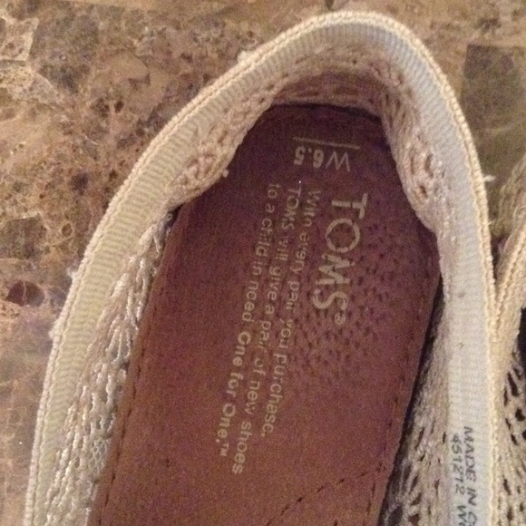 Authentic TOMS - Picture 2 of 3
