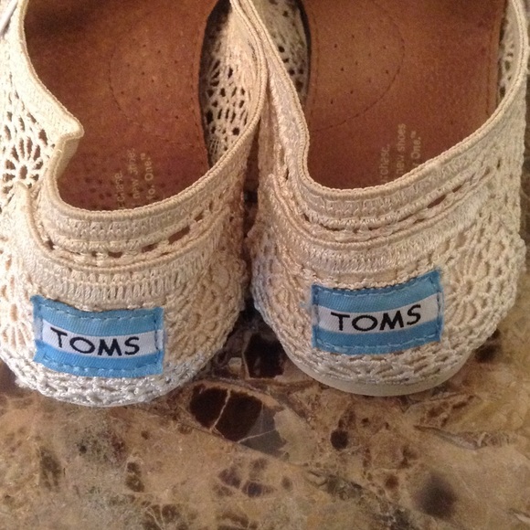 Authentic TOMS - Picture 3 of 3