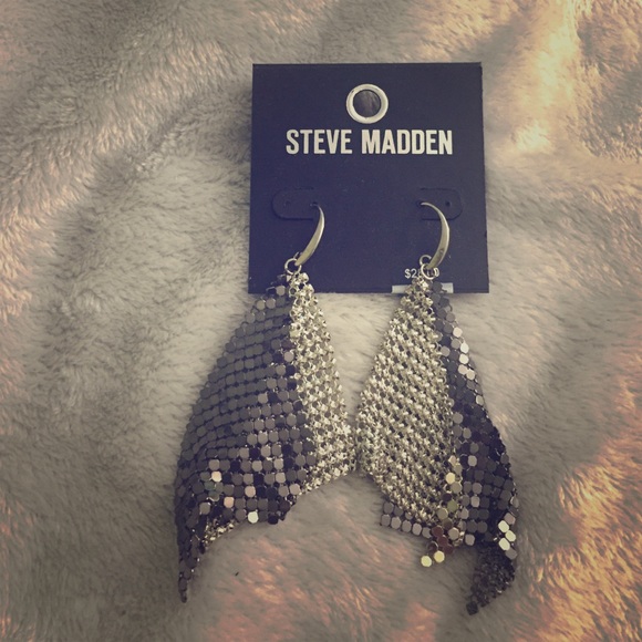 Sexy statement earrings!