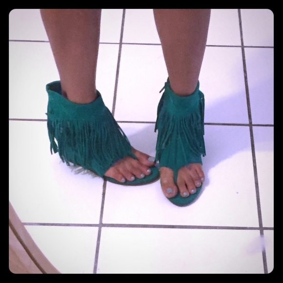 FINAL MARKDOWN!!! 👠❤️Fringe suede wedges