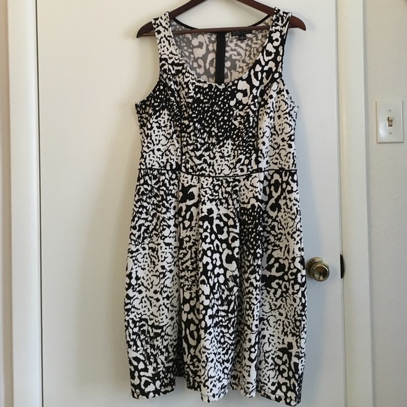 Black and White Sleeveless Dress by Forever 21