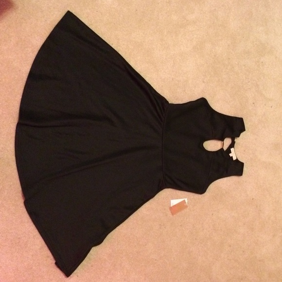 black skater dress