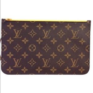 Louis Vuitton pouchette