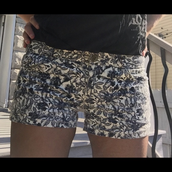 H&M floral print shorts size 8 - Picture 3 of 4