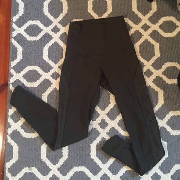 Lululemon 7/8 pants with cutouts