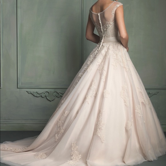 Allure 9114 Wedding dress Size 2 - Picture 2 of 4