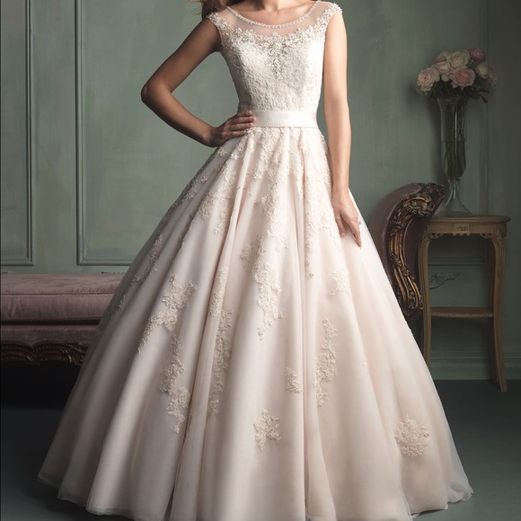 Allure 9114 Wedding dress Size 2 - Picture 3 of 4