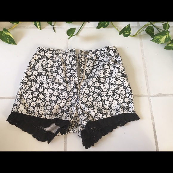 *sol* High waisted floral denim shorts