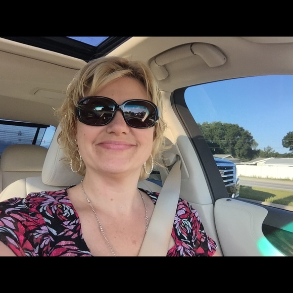 Meet your Posher, Liz - Picture 1 of 1