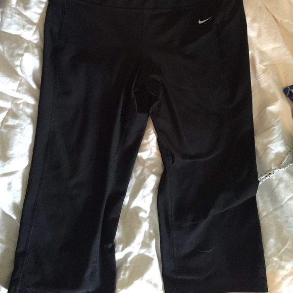 Nike cropped wide leg leggings