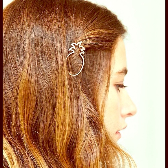 ⬇️ $10 💝 HOST PICK 💝 GOLD PINEAPPLE BARRETTE - Picture 2 of 5