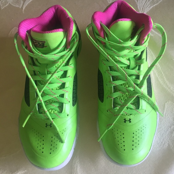 NWOT KIDS UNDER ARMOUR - Picture 1 of 4