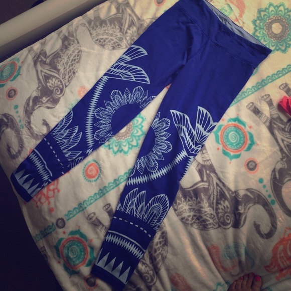 Aero inspired yoga mandala leggings