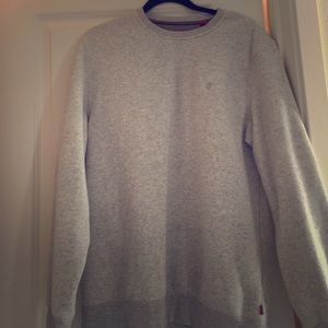 Men's Izod crew neck sweatshirt