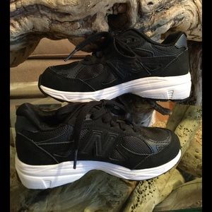 New Balance little boys Sz 13 black sneakers New