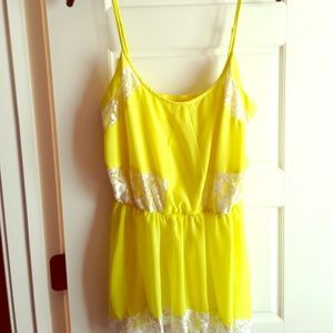 Gianni Bini yellow lace top