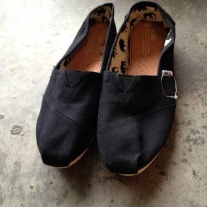 TOMS classic black size 11, NWOT