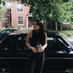 Meet your Posher, Chloe