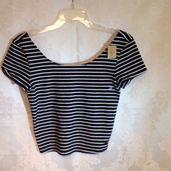 American Eagle Outfitters Tops - 👀 Crop Top--NWT!!