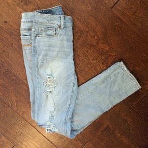American Eagle light wash distressed skinny jeans