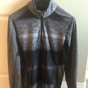 Lulu lemon long sleeve. Size: Medium