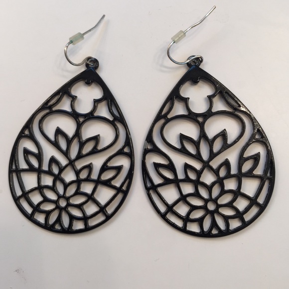 Black teardrop earrings