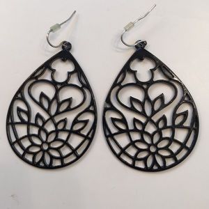 Black teardrop earrings