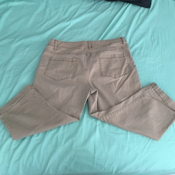 Beige Capris 🍂 - Picture 3 of 3