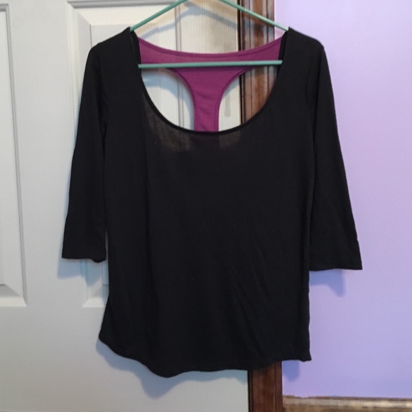 Quarter sleeve, black shirt with cutout in back - Picture 1 of 3