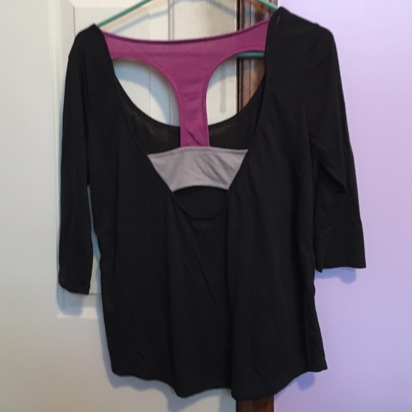 Quarter sleeve, black shirt with cutout in back - Picture 2 of 3