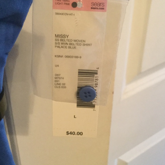 Blue button down with belt - Picture 2 of 3