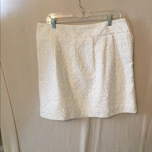 Ann Taylor Lift size 12 white skirt