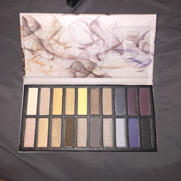 Coastal Scents Revealed Smoky Pallet