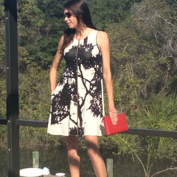 Nouvelle Dress + 2 L sweaters - Picture 4 of 4