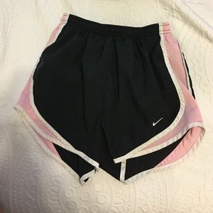 Cute black and pink Nike shorts! Size XS! 💕