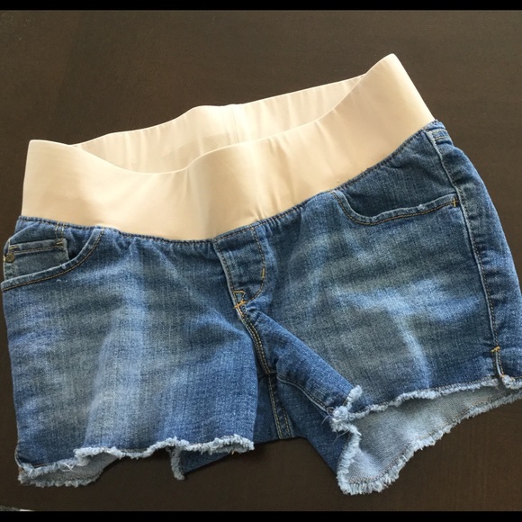 Old Navy maternity shorts