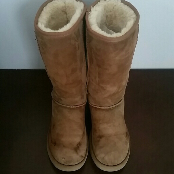 UGG Boots - Picture 3 of 4